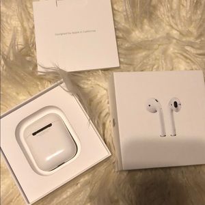 NEW Apple AirPods with Charging Case